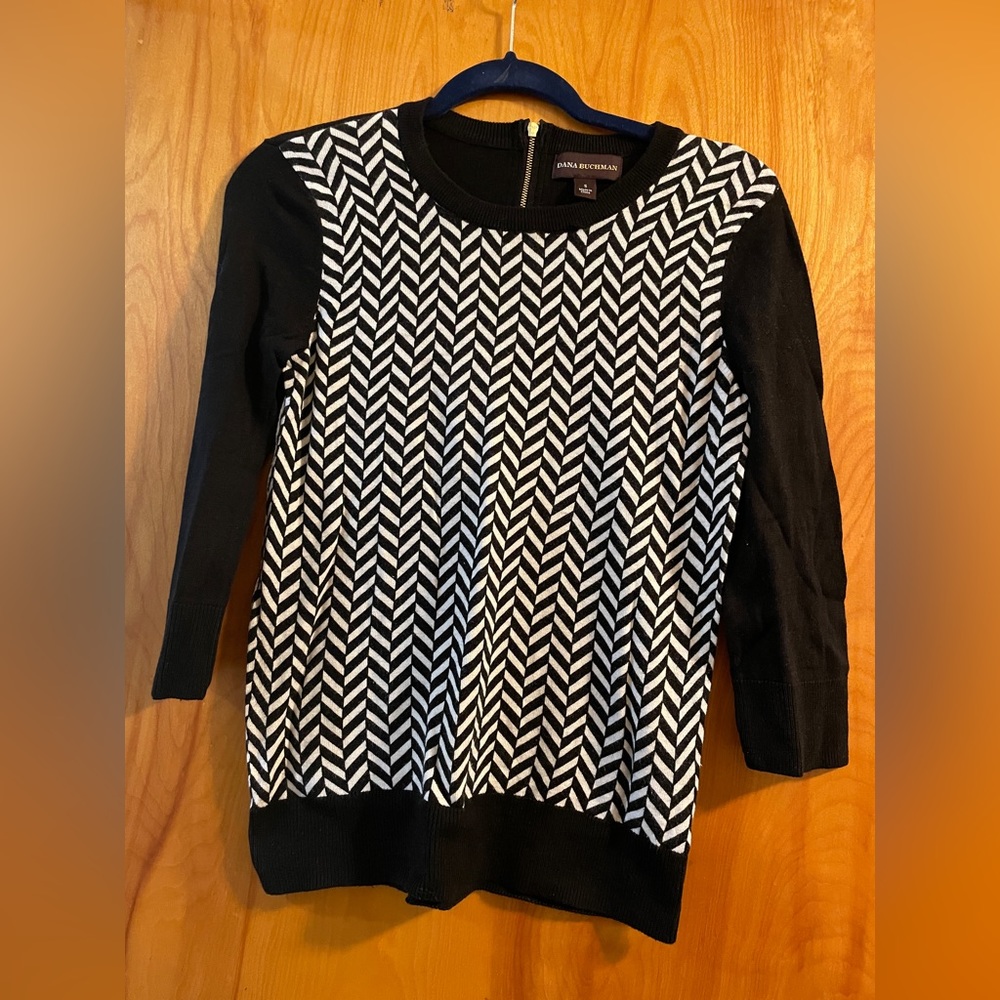 Dana Buchman size small sweater